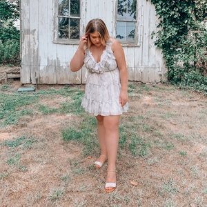 Only worn once! Has elastic waist, very stretchy